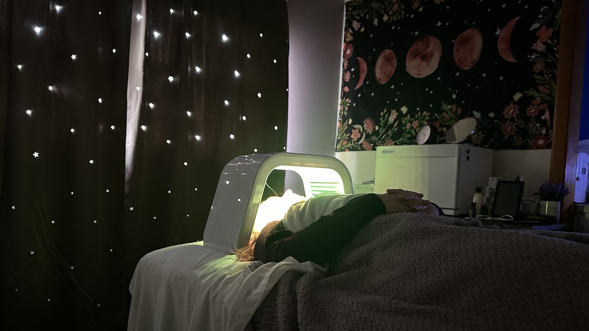 Cyan & White Light Therapy: Deep Healing & Skin Rejuvenation in Morris, IL
