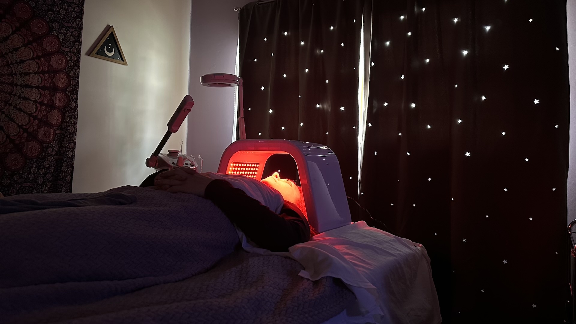 Red Light Therapy for Skin: Boost Collagen & Smooth Fine Lines in Morris, IL