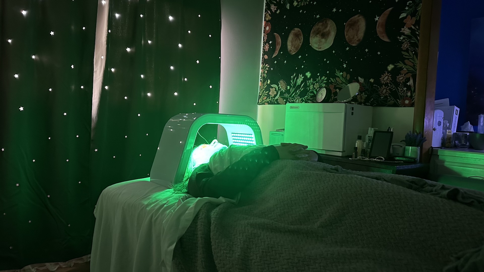 Soothe & Brighten: The Skin-Toning Power of Green LED Light Therapy